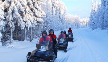 снегоходные туры и туры на собачьих упряжках по Карелии